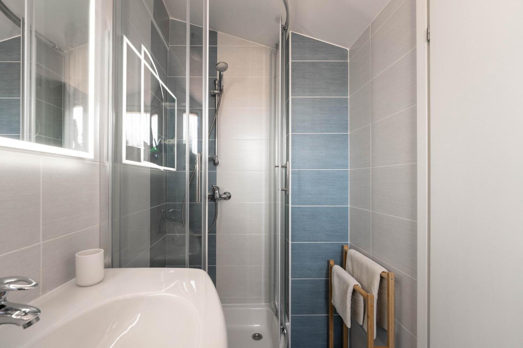 Degrassi Square Apartments (Adults Only) Vrsar Zewnętrze zdjęcie