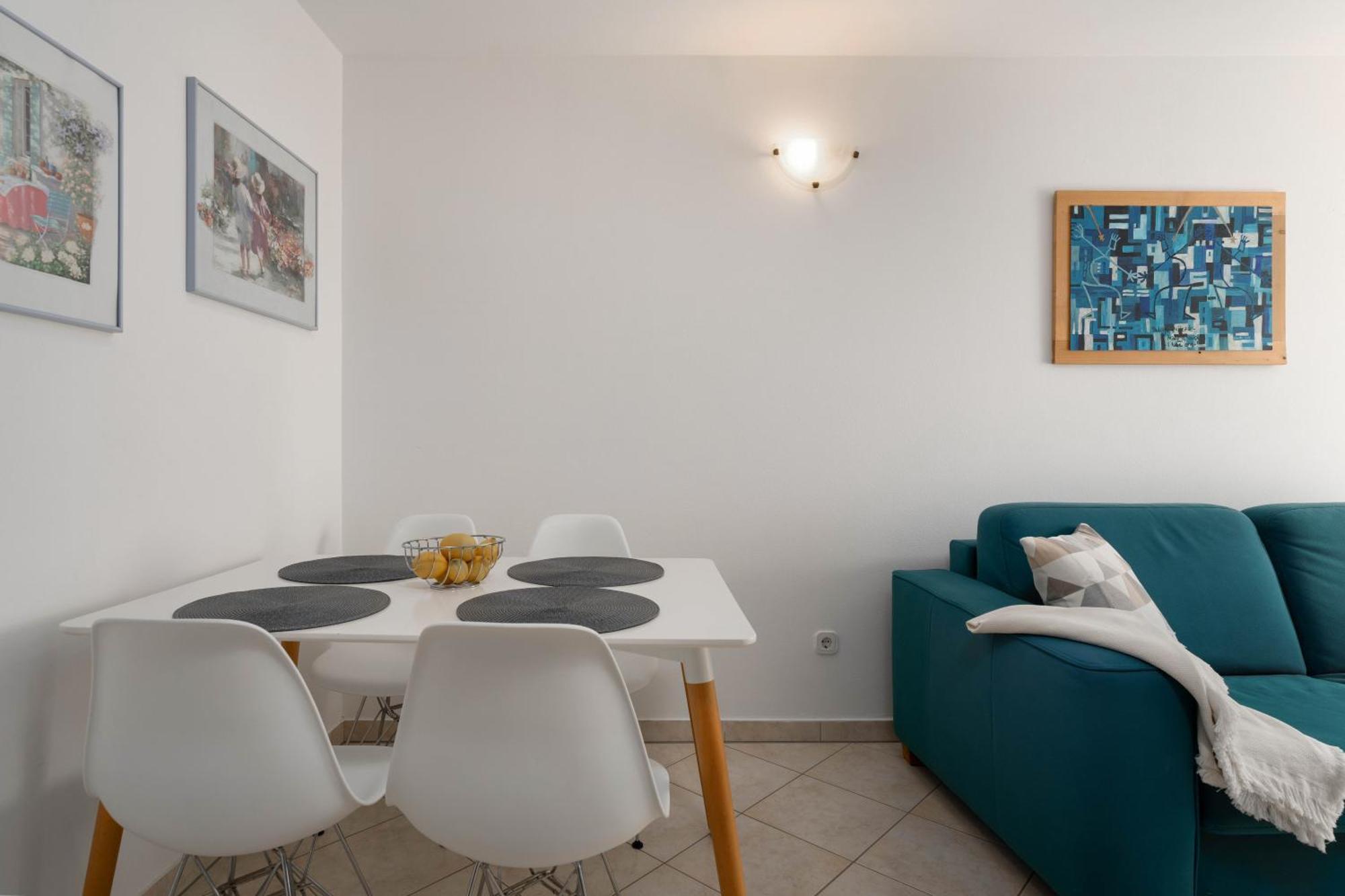 Degrassi Square Apartments (Adults Only) Vrsar Zewnętrze zdjęcie