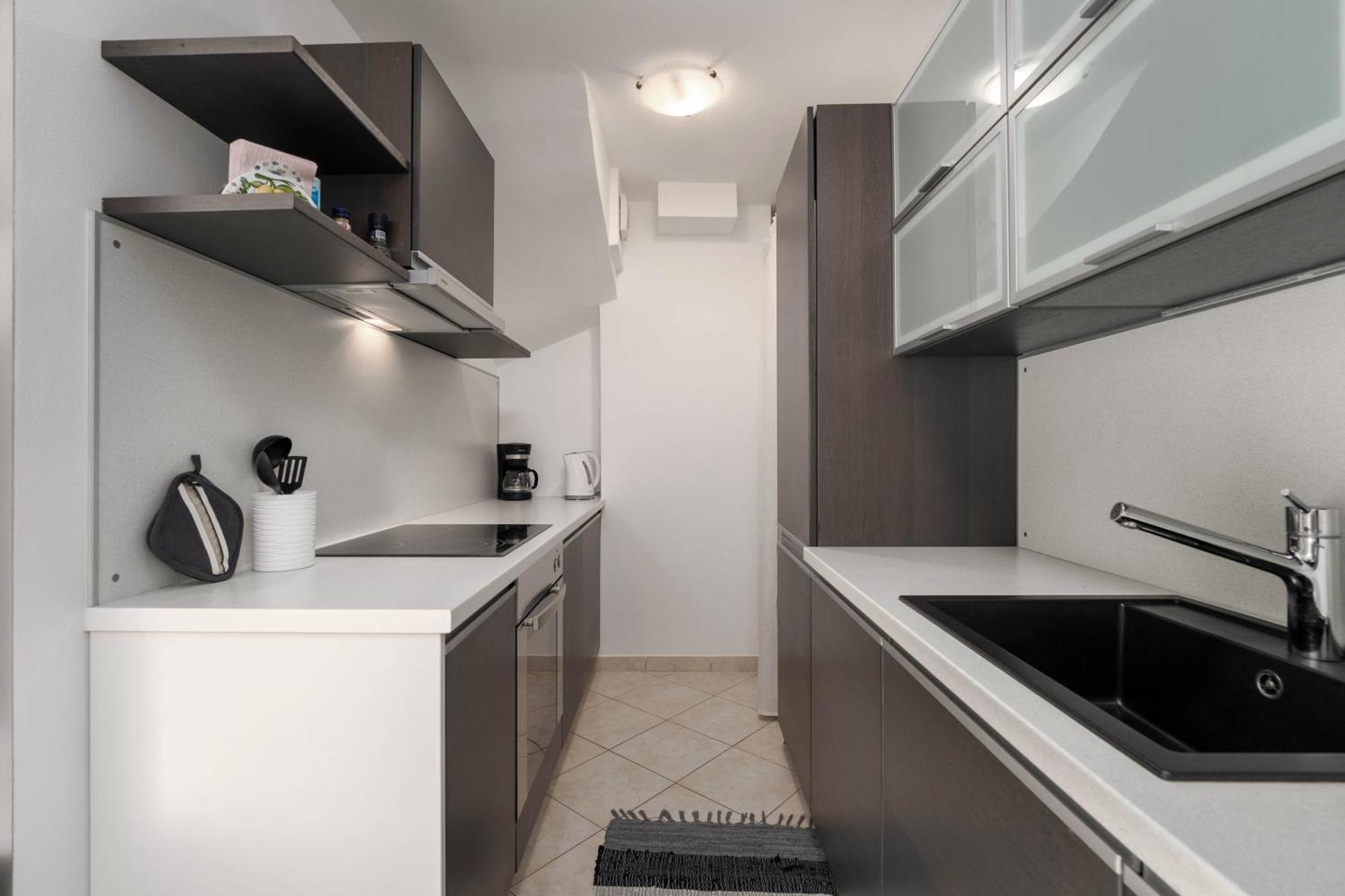 Degrassi Square Apartments (Adults Only) Vrsar Zewnętrze zdjęcie