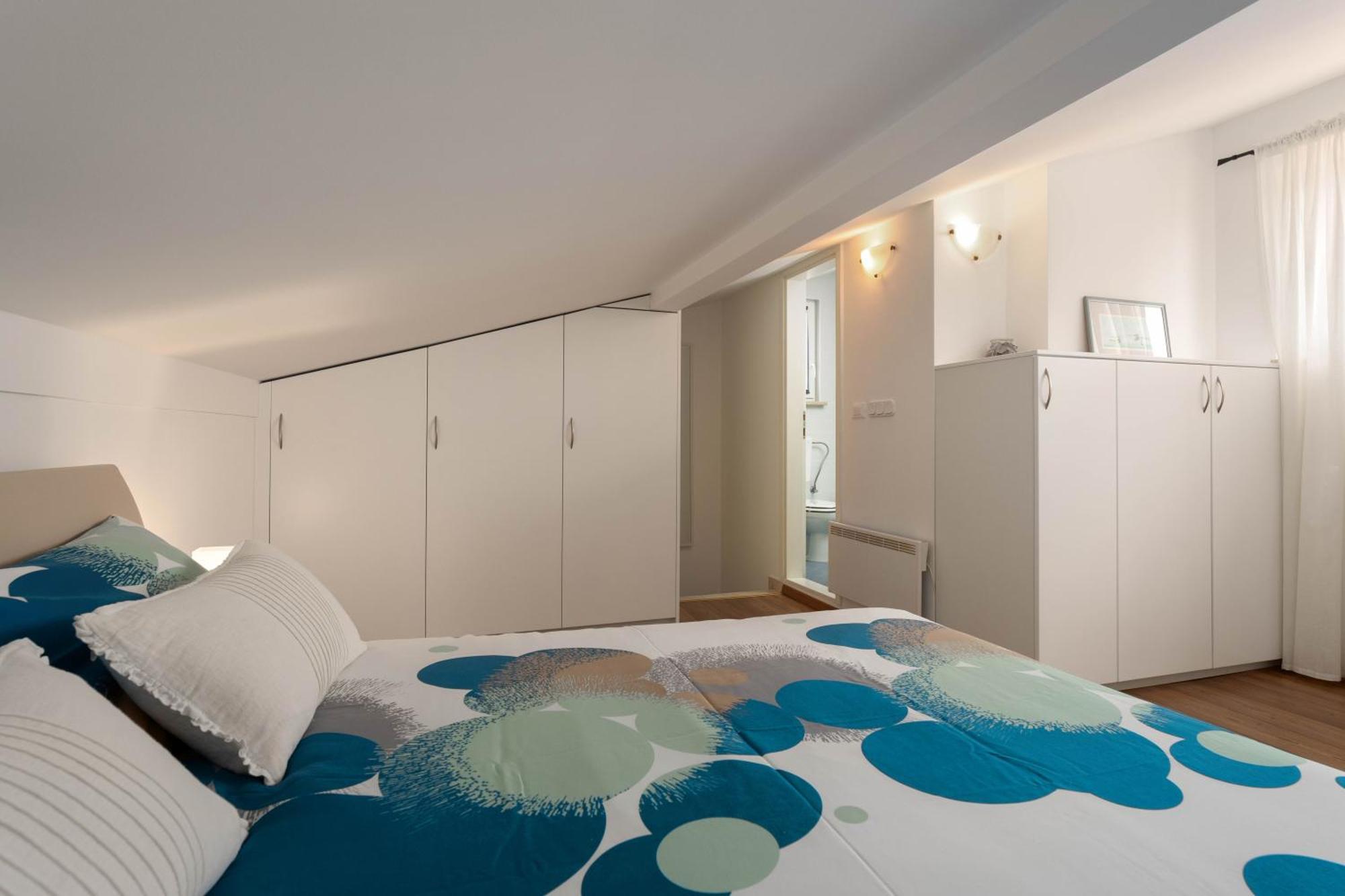 Degrassi Square Apartments (Adults Only) Vrsar Zewnętrze zdjęcie