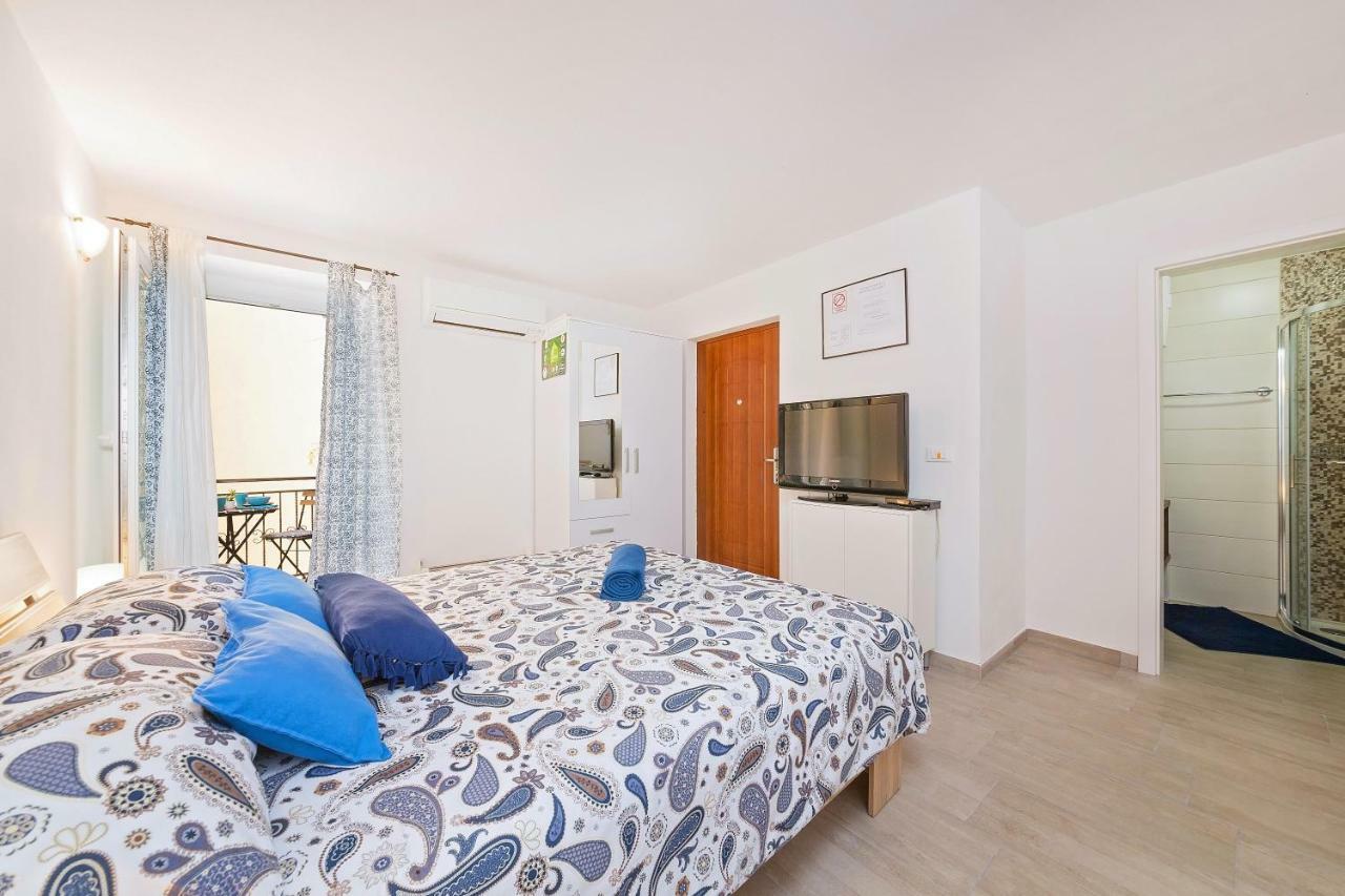 Degrassi Square Apartments (Adults Only) Vrsar Zewnętrze zdjęcie
