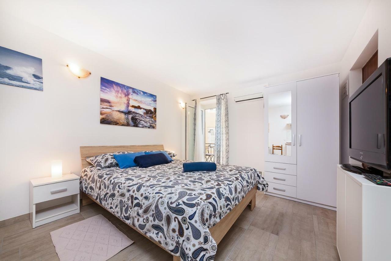 Degrassi Square Apartments (Adults Only) Vrsar Zewnętrze zdjęcie