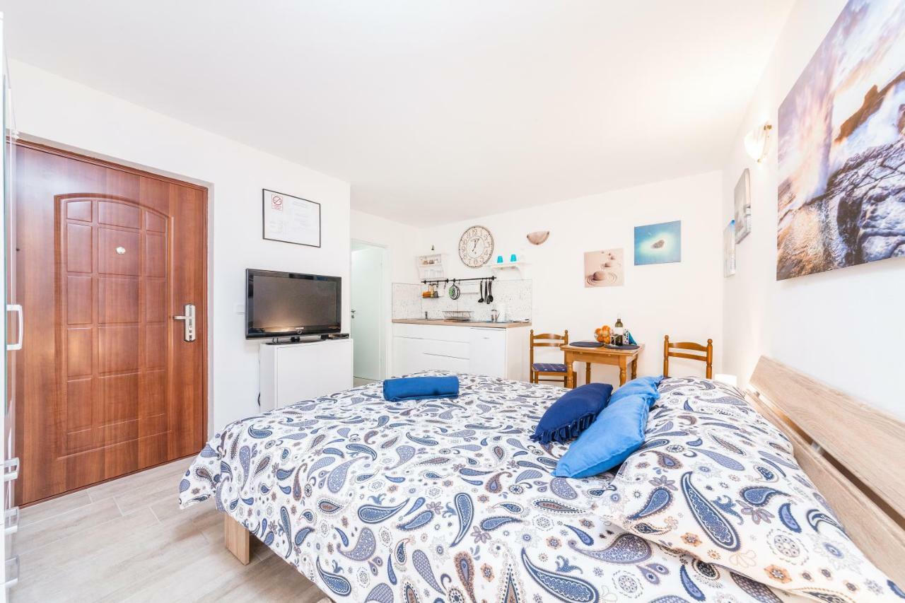 Degrassi Square Apartments (Adults Only) Vrsar Zewnętrze zdjęcie